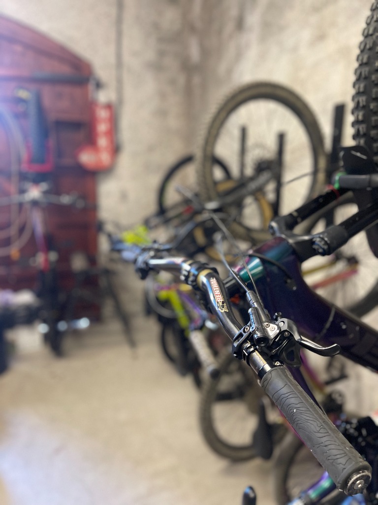 Mountain biking in La Massana - Large bike storage fleet